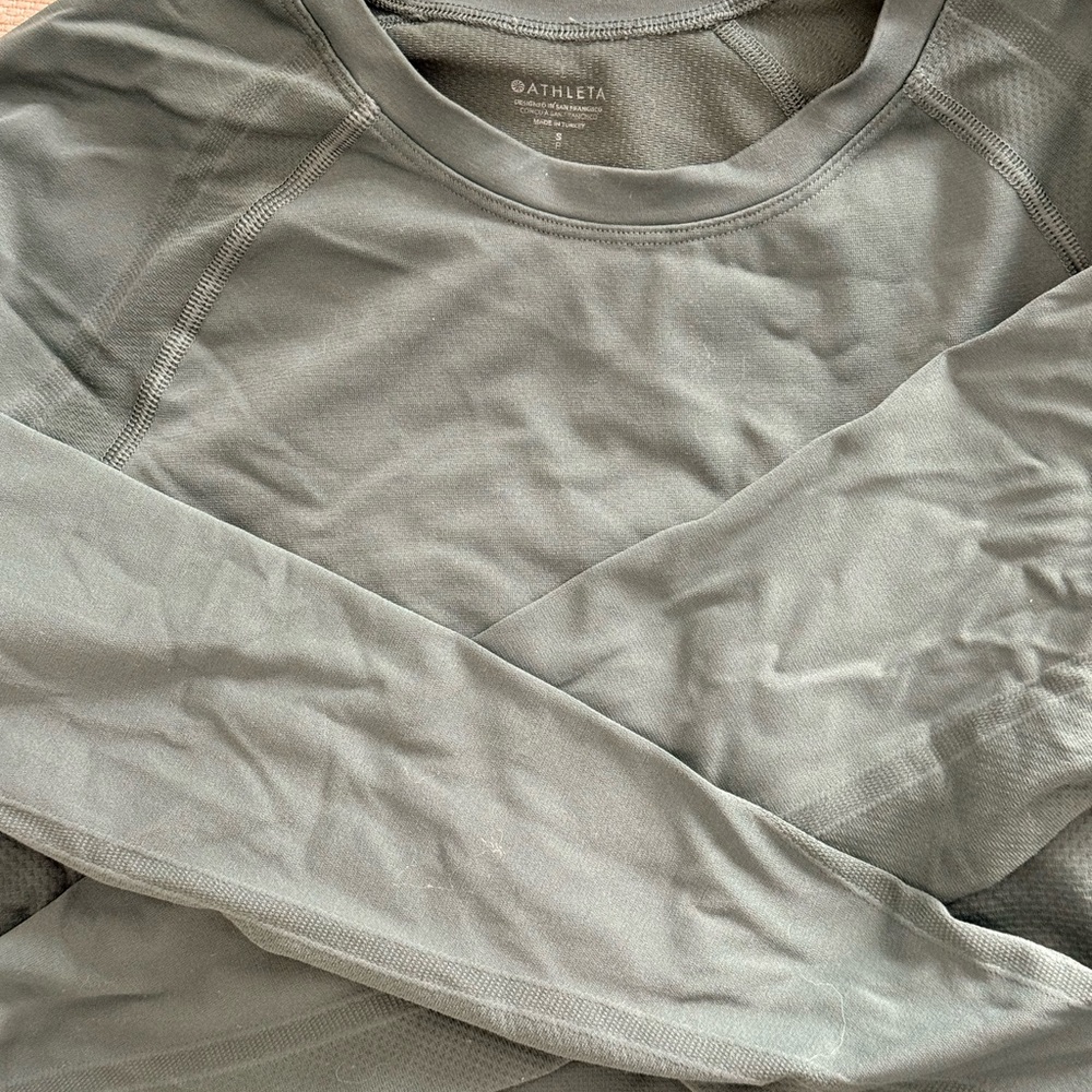 Athleta woman’s Long Sleeve Shirt in Green